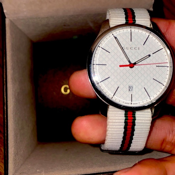 gucci watch - Picture 1 of 3